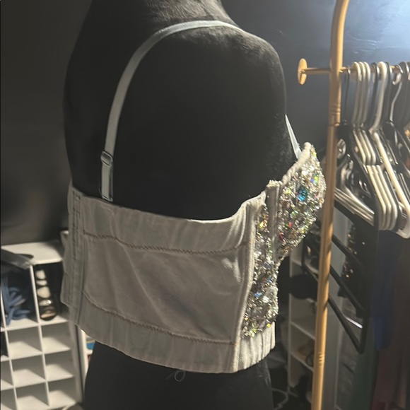 Vibrant Floral Crop Top with Lace Trim - Picture 3 of 5